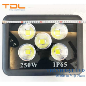 Đèn pha LED rọi ip65 250w