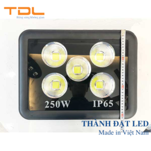 Đèn pha LED rọi ip65 250w