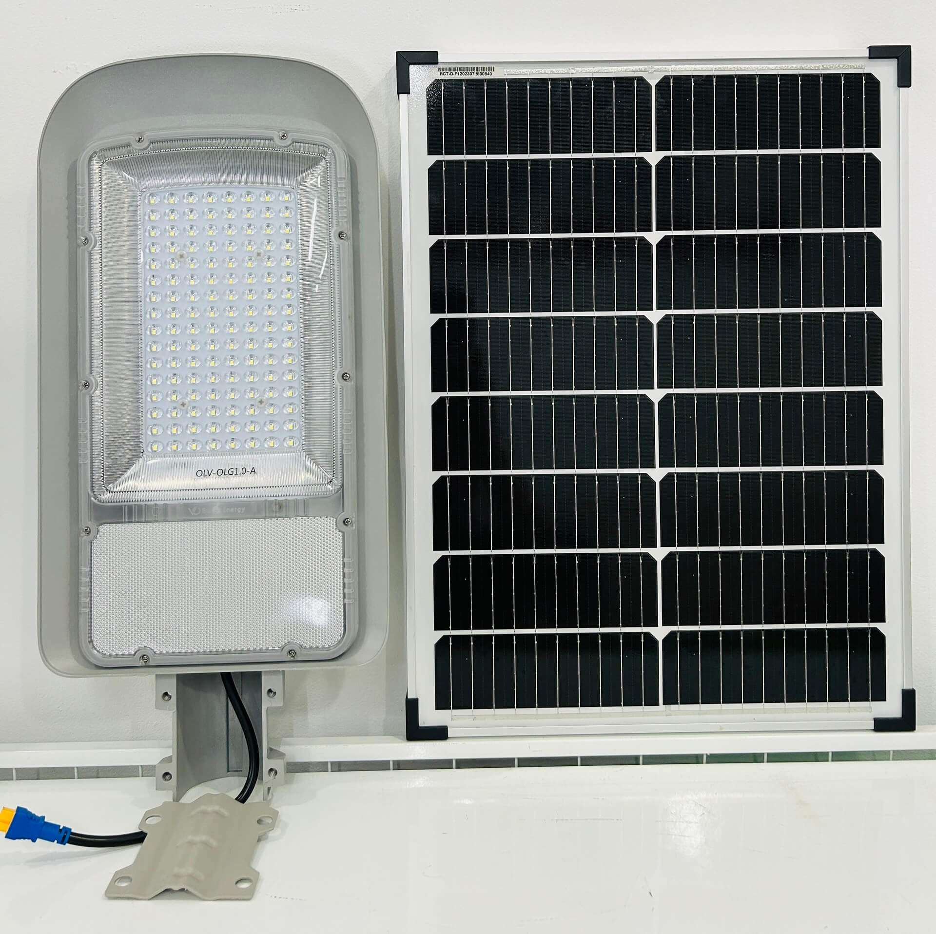 Đèn năng lượng mặt trời 20w Cree Euler Grain Light 1.0A