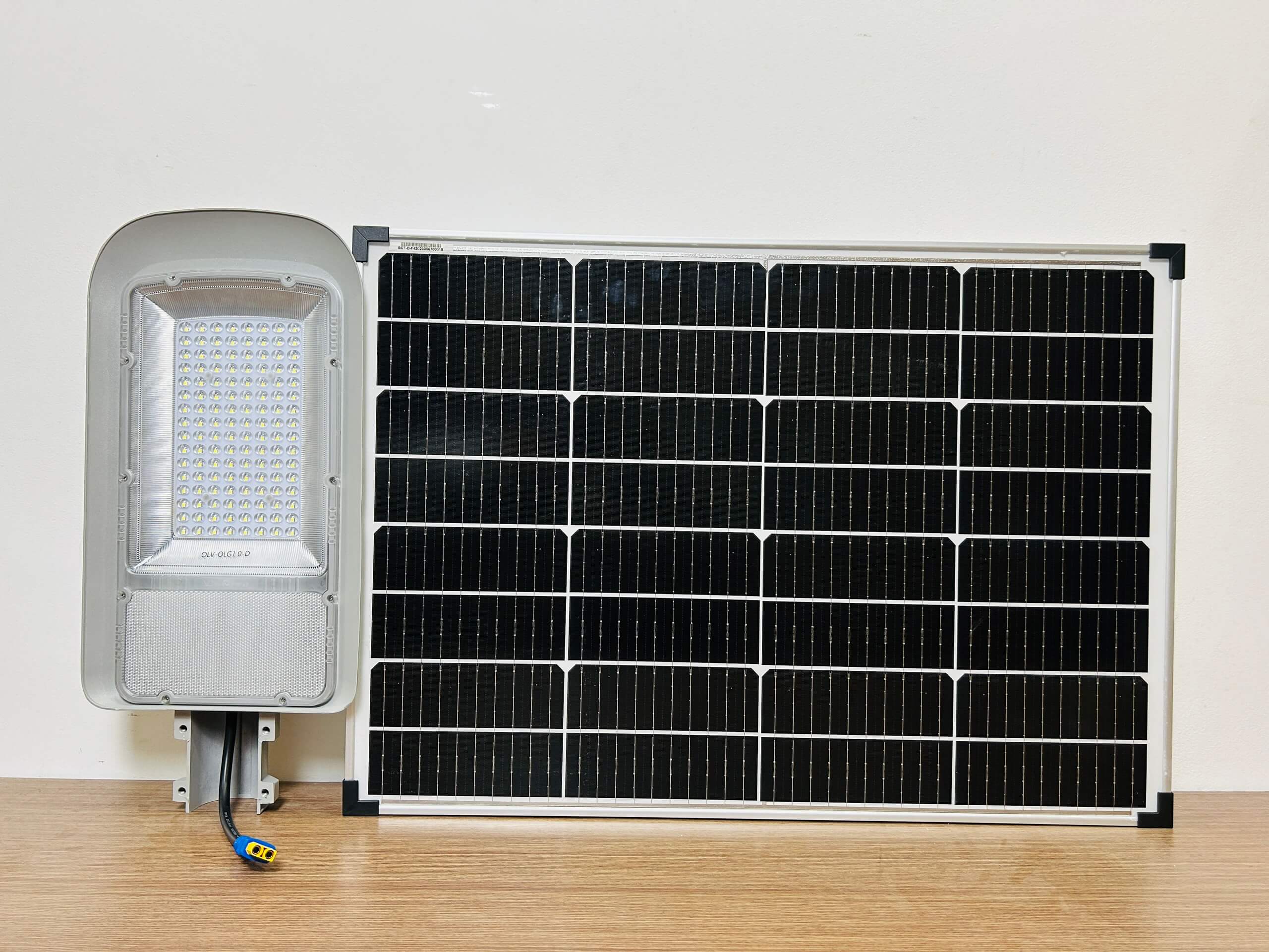 Đèn năng lượng mặt trời 30w Cree Euler Grain Light 1.0A